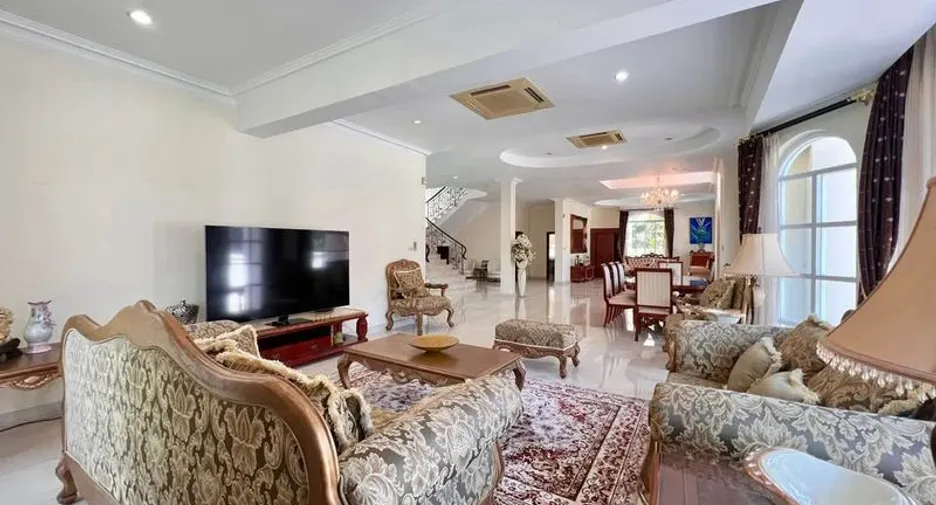 À vendre 4 chambres villa à Bang Lamung, Chonburi