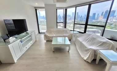 Wohnung zur Miete mit 3 Zimmer in Yan Nawa, Bangkok