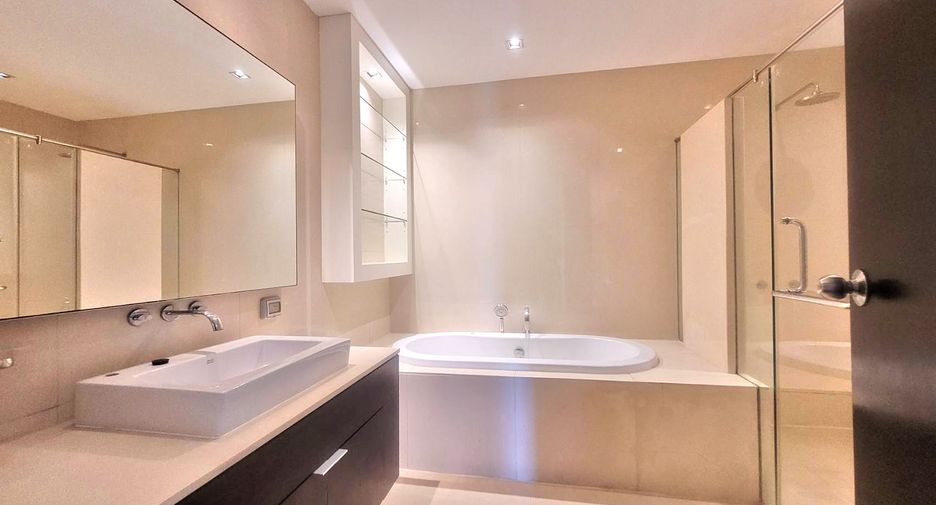 For rent 2 ベッドルーム condo in Khlong Toei, Bangkok