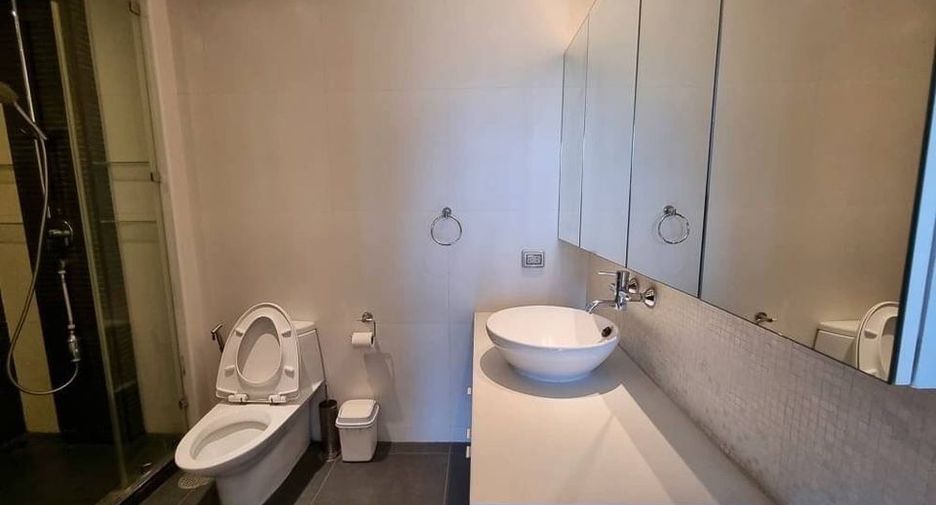 For rent 1 bed condo in Khlong Toei, Bangkok