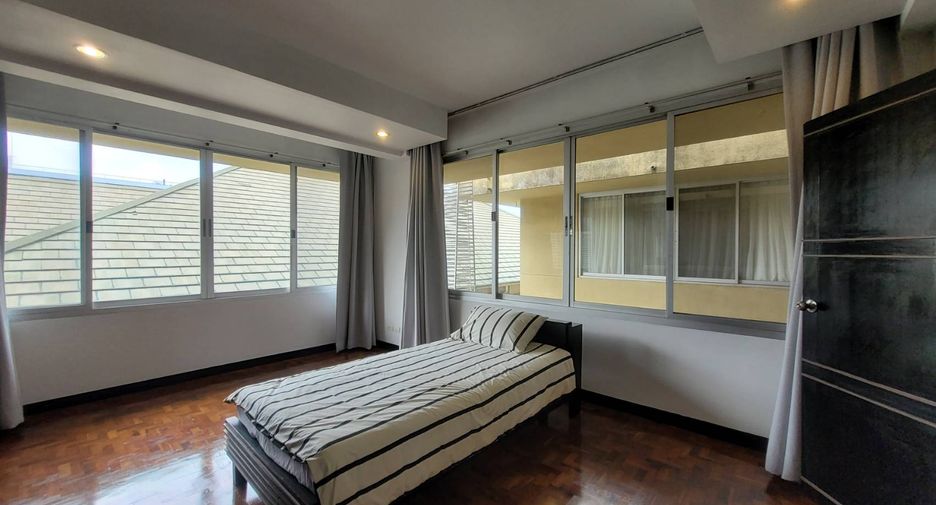 For rent 3 bedrooms condo in Khlong Toei, Bangkok