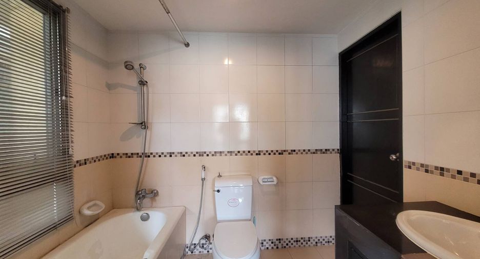 For rent 3 bedrooms condo in Khlong Toei, Bangkok