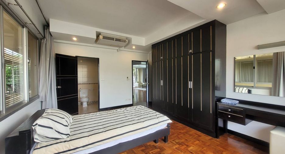 For rent 3 bedrooms condo in Khlong Toei, Bangkok