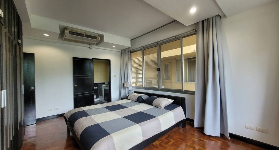 For rent 3 bedrooms condo in Khlong Toei, Bangkok