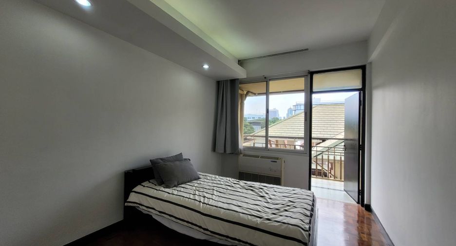For rent 3 bedrooms condo in Khlong Toei, Bangkok