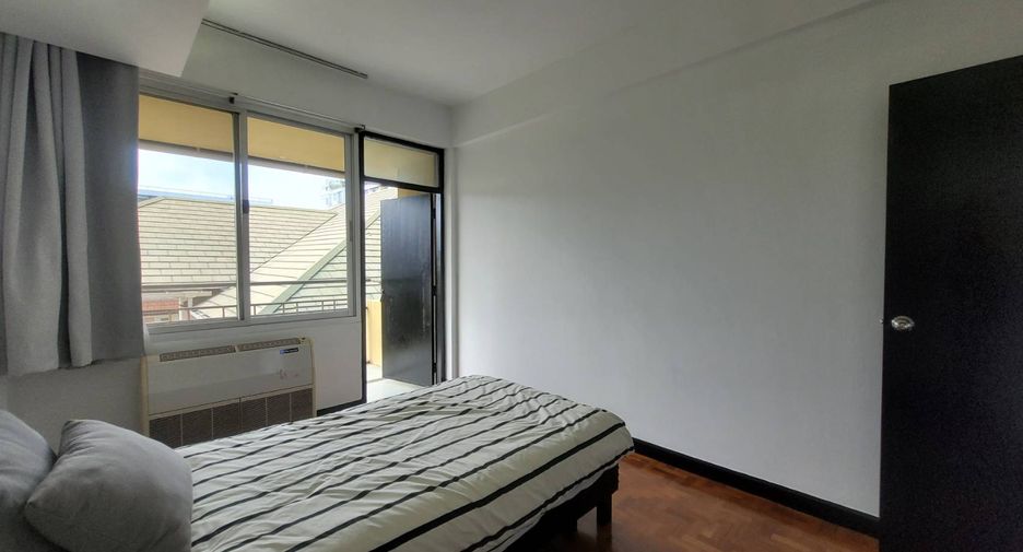 For rent 3 bedrooms condo in Khlong Toei, Bangkok