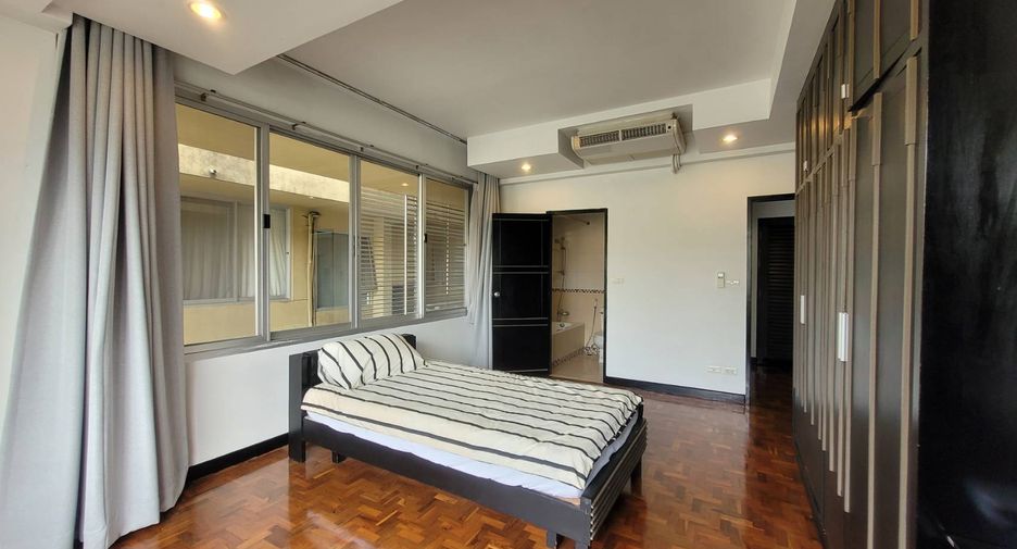 For rent 3 bedrooms condo in Khlong Toei, Bangkok