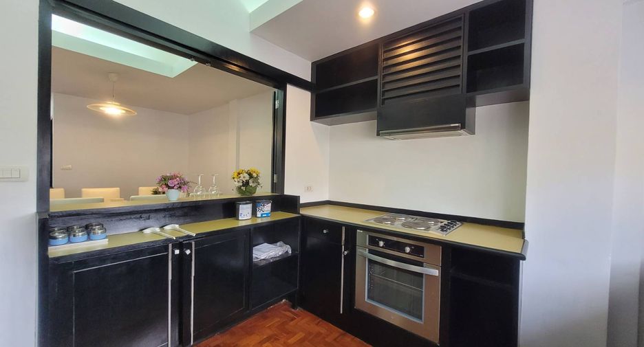 For rent 3 bedrooms condo in Khlong Toei, Bangkok