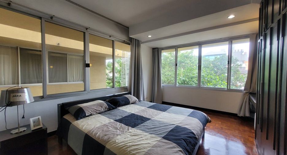 For rent 3 bedrooms condo in Khlong Toei, Bangkok
