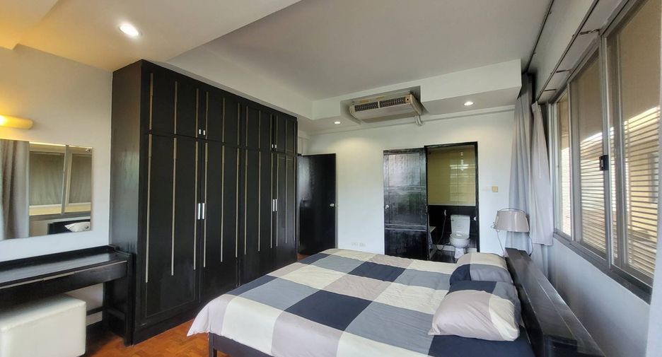 For rent 3 bedrooms condo in Khlong Toei, Bangkok