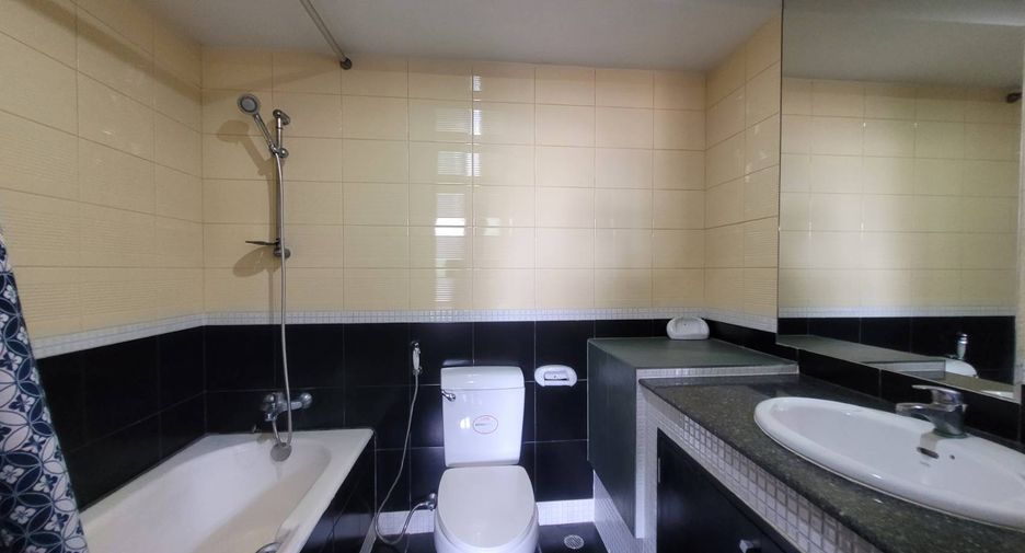 For rent 3 bedrooms condo in Khlong Toei, Bangkok