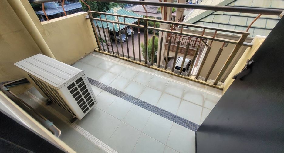For rent 3 bedrooms condo in Khlong Toei, Bangkok
