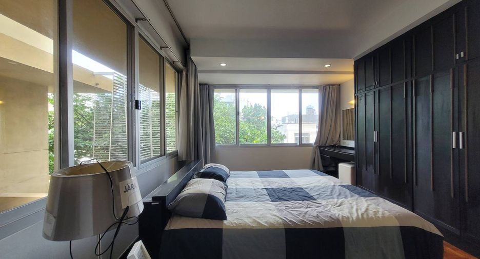 For rent 3 bedrooms condo in Khlong Toei, Bangkok