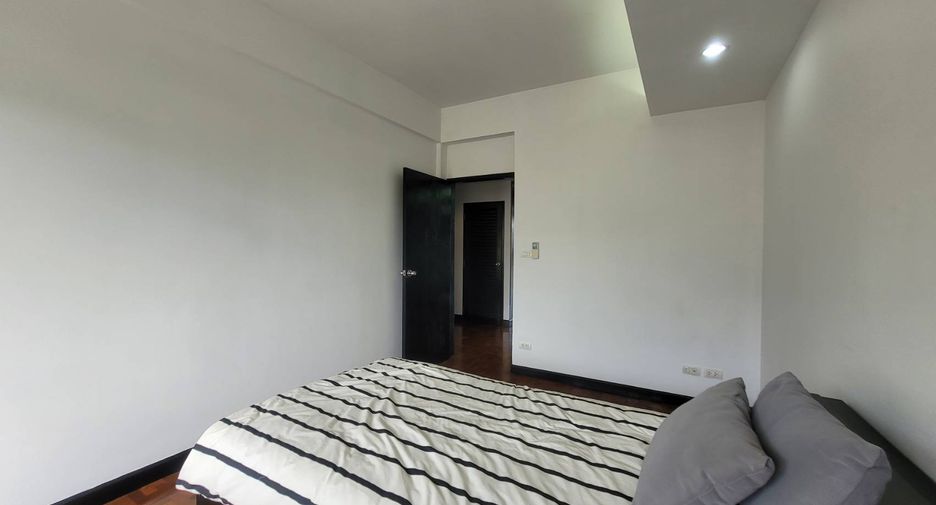 For rent 3 bedrooms condo in Khlong Toei, Bangkok