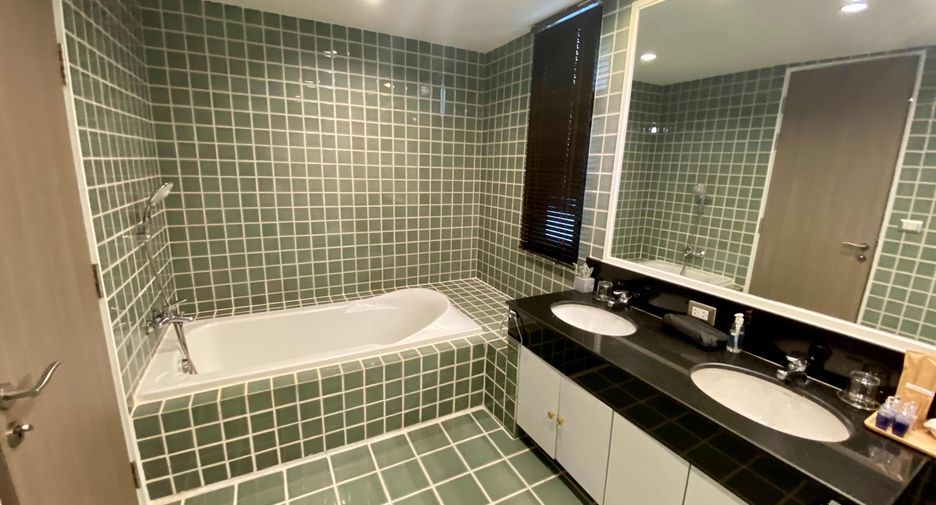 For rent 3 ベッドルーム condo in Pathum Wan, Bangkok