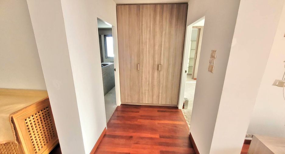 For rent 3 bedrooms condo in Khlong Toei, Bangkok
