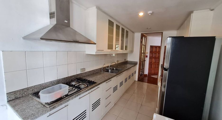 For rent 3 bedrooms condo in Yan Nawa, Bangkok