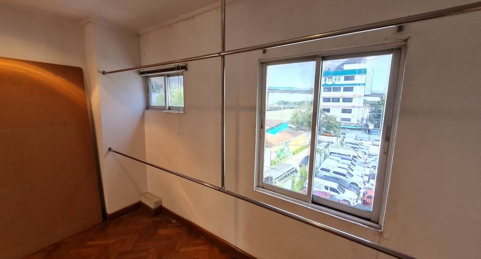 For rent 3 bedrooms condo in Yan Nawa, Bangkok