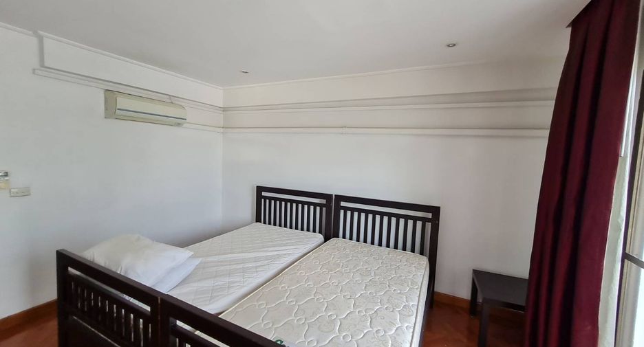For rent 3 bedrooms condo in Yan Nawa, Bangkok