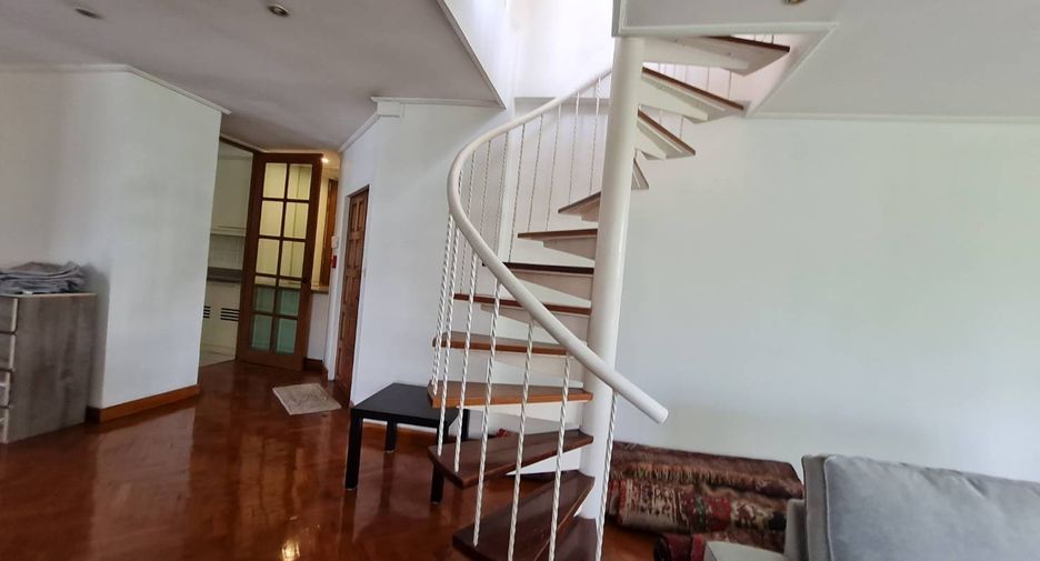 For rent 3 bedrooms condo in Yan Nawa, Bangkok