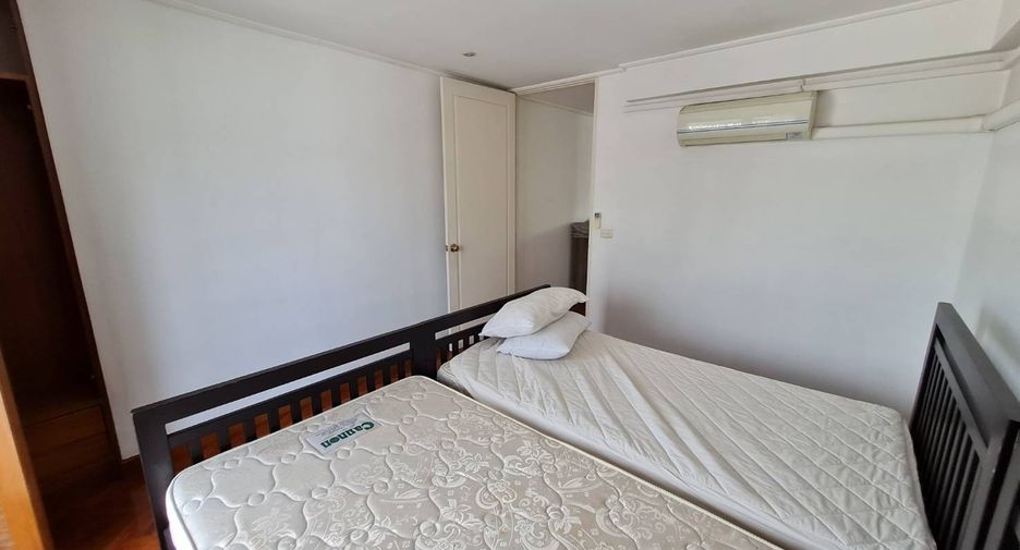 For rent 3 bedrooms condo in Yan Nawa, Bangkok
