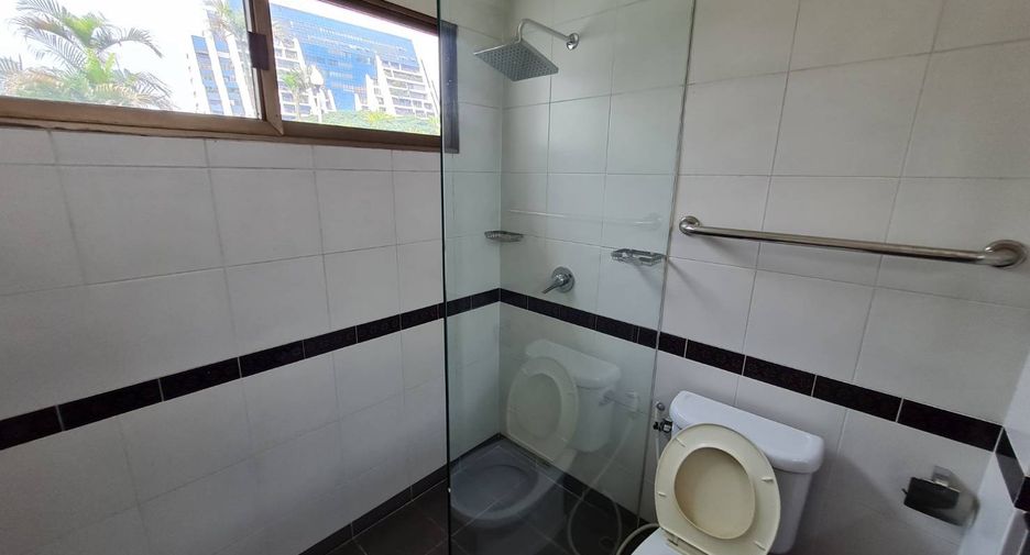 For rent 3 bedrooms condo in Yan Nawa, Bangkok