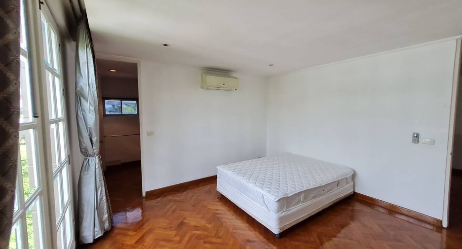 For rent 3 bedrooms condo in Yan Nawa, Bangkok