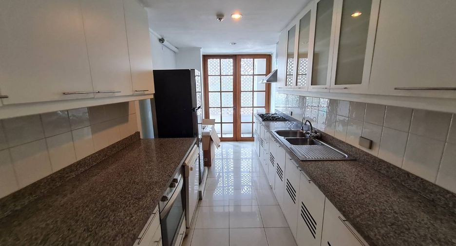 For rent 3 bedrooms condo in Yan Nawa, Bangkok