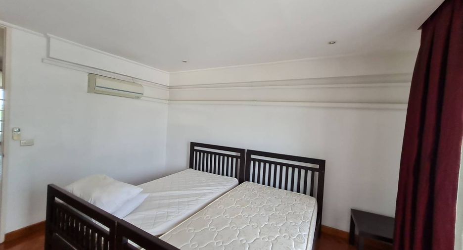 For rent 3 bedrooms condo in Yan Nawa, Bangkok