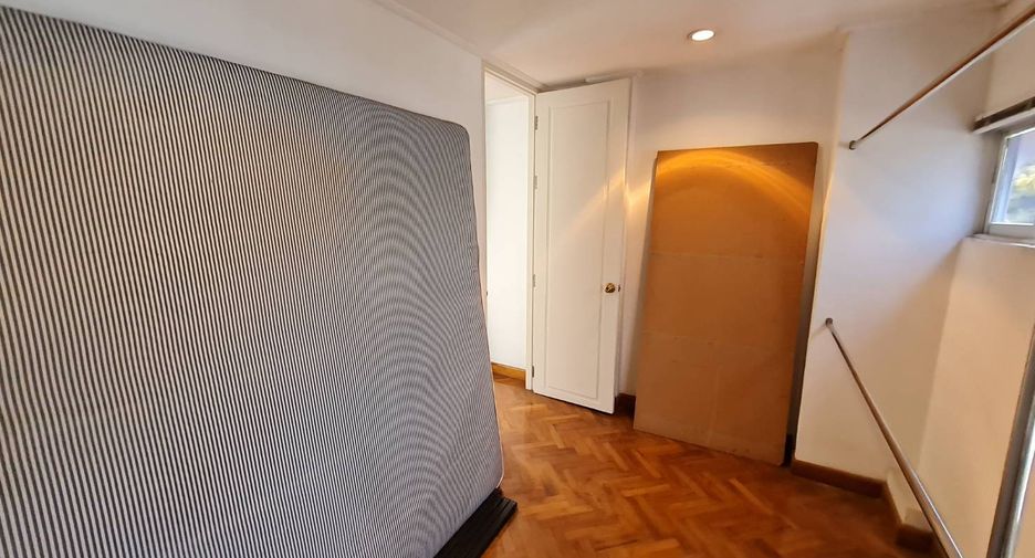 For rent 3 bedrooms condo in Yan Nawa, Bangkok