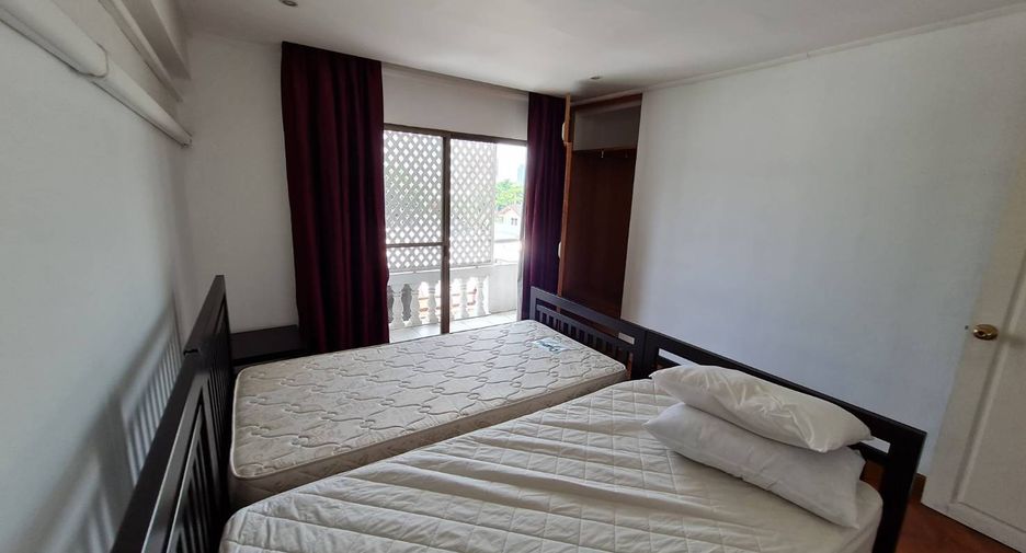 For rent 3 bedrooms condo in Yan Nawa, Bangkok