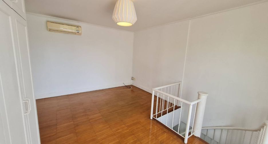 For rent 3 bedrooms condo in Yan Nawa, Bangkok