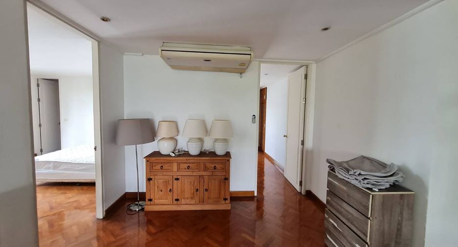 For rent 3 bedrooms condo in Yan Nawa, Bangkok