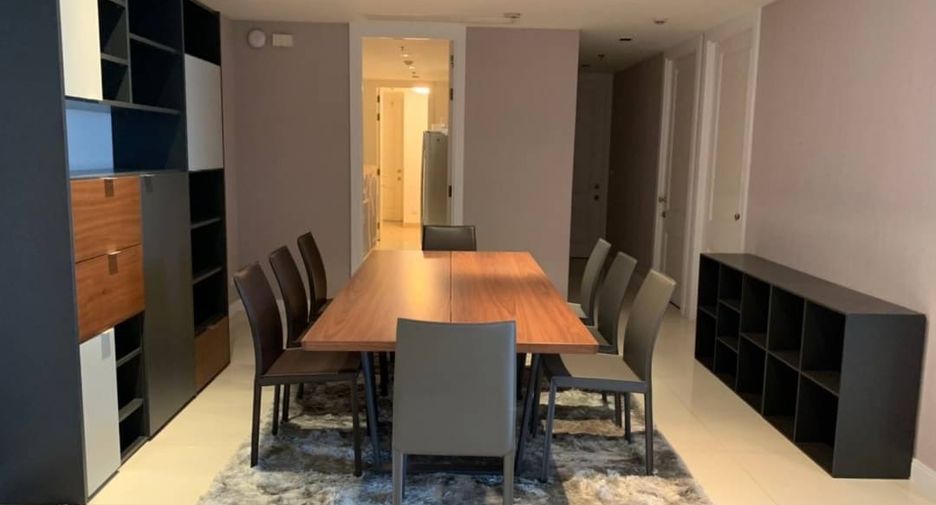For rent 3 bedrooms condo in Pathum Wan, Bangkok
