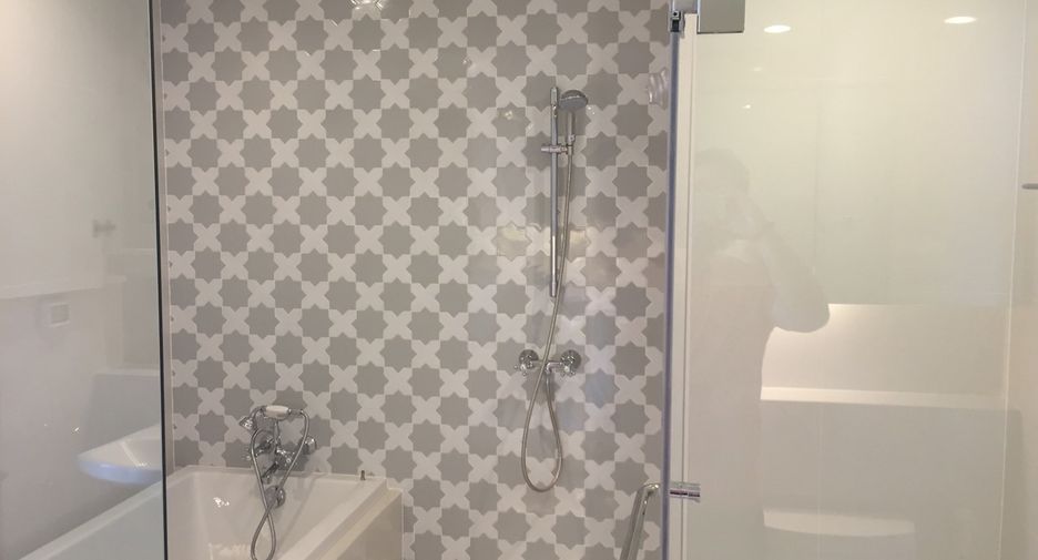 For rent 3 bedrooms condo in Pathum Wan, Bangkok