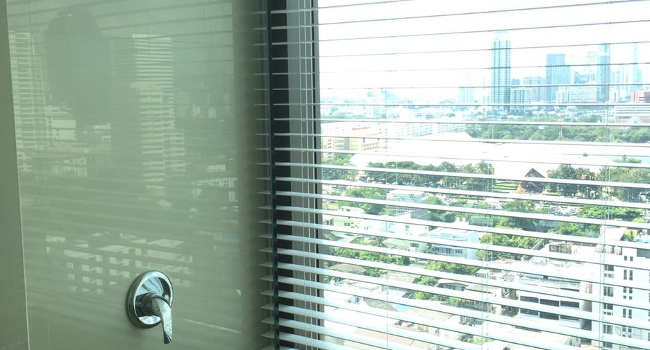 For rent 3 bedrooms condo in Pathum Wan, Bangkok