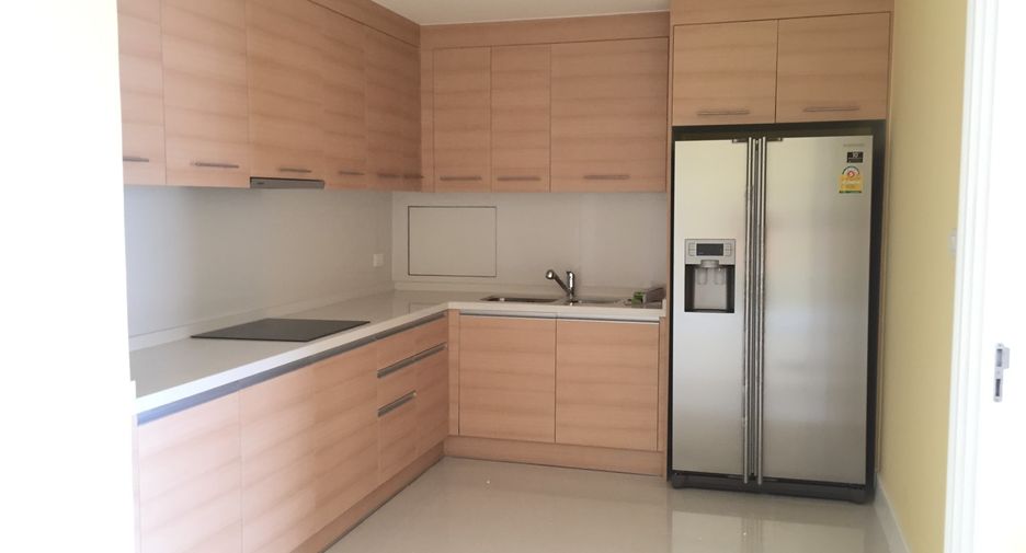 For rent 3 bedrooms condo in Pathum Wan, Bangkok