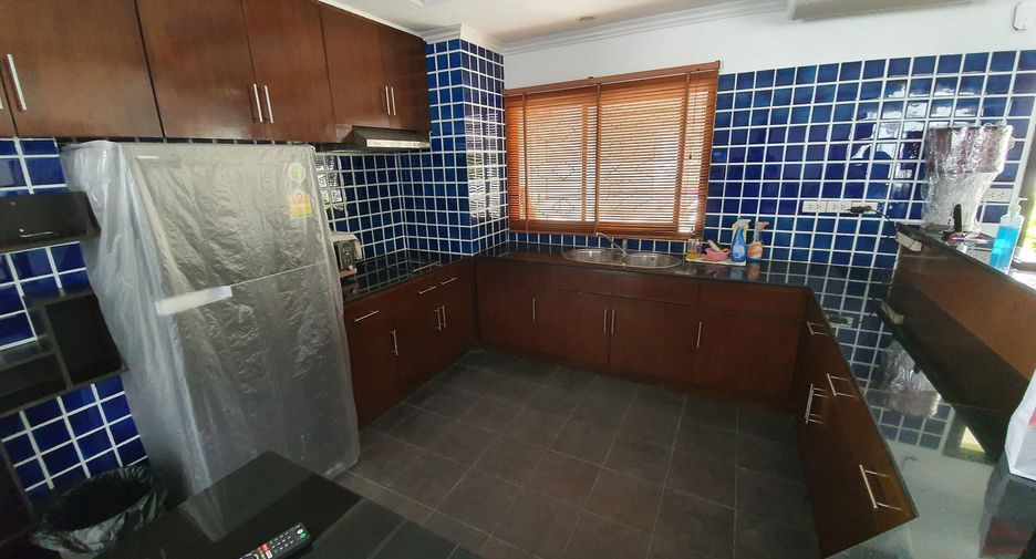 Wohnung zur Miete und zum Kauf mit 2 Zimmer in Phra Khanong, Bangkok