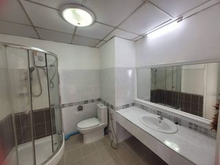 Аренда 2 спальни кондо в Пхра Кханонг, Бангкок