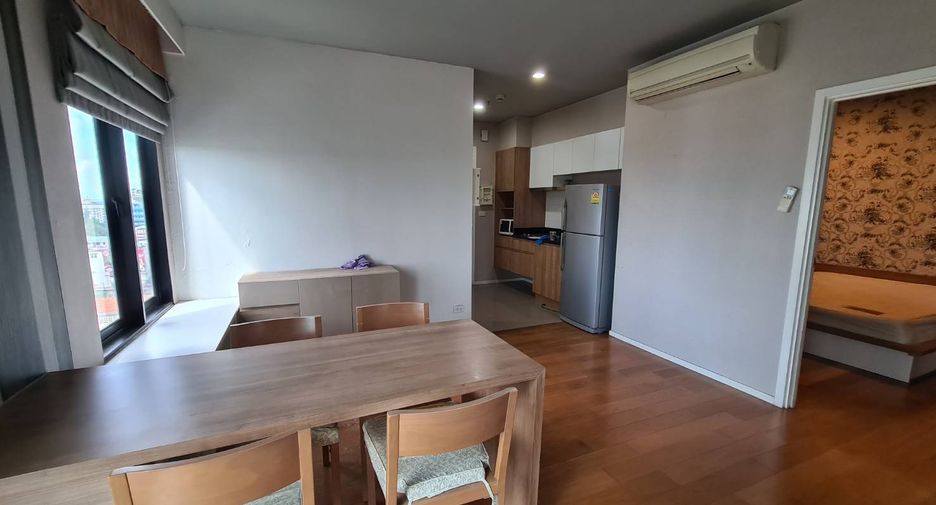 For rent 2 bedrooms condo in Watthana, Bangkok