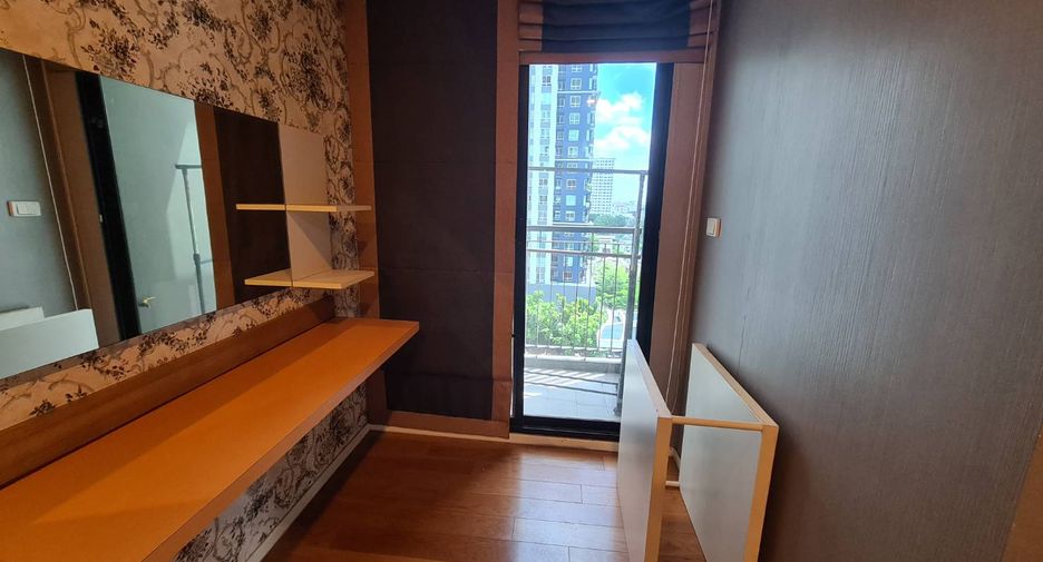 For rent 2 bedrooms condo in Watthana, Bangkok