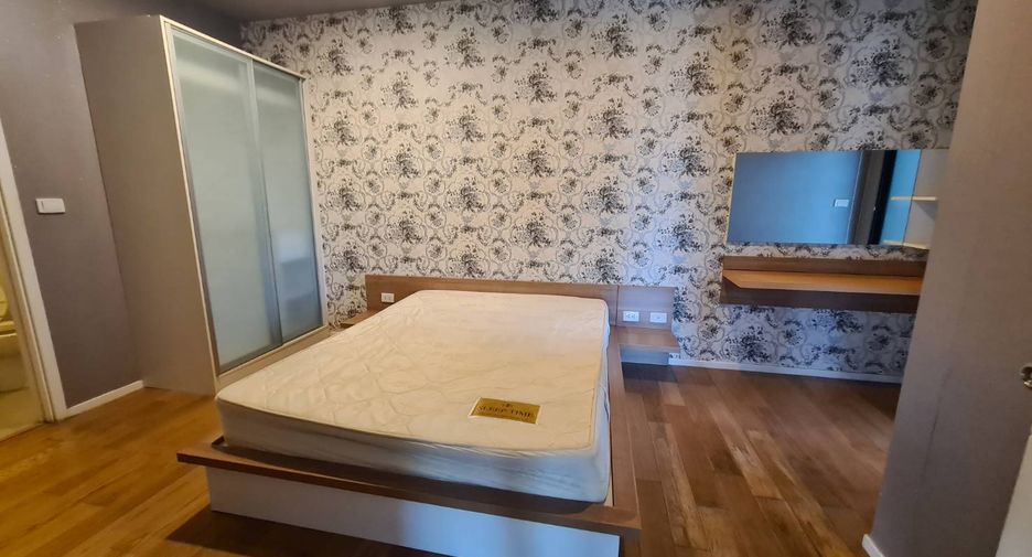 For rent 2 bedrooms condo in Watthana, Bangkok