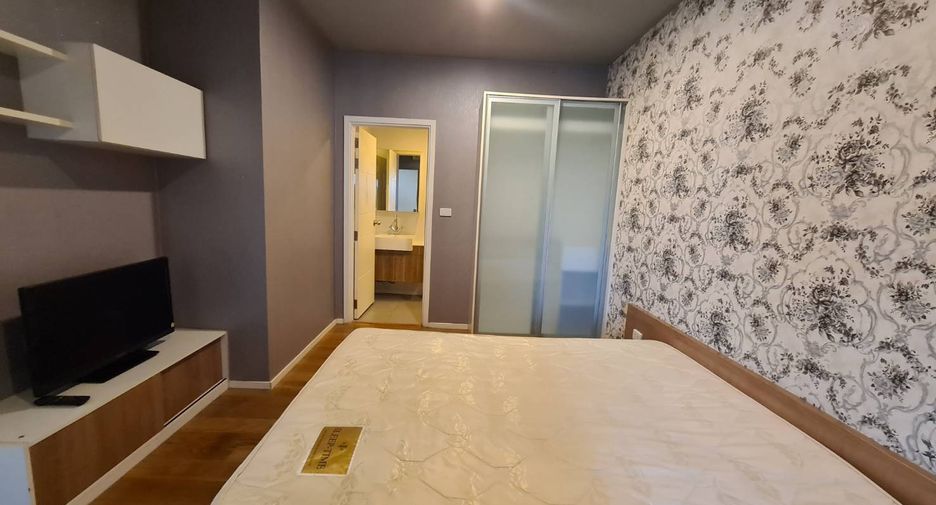 For rent 2 bedrooms condo in Watthana, Bangkok