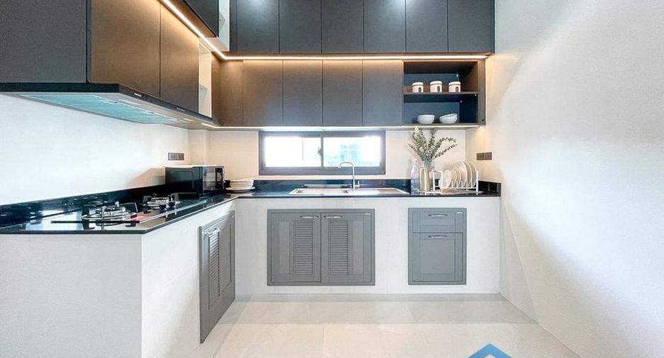 For sale 4 bedrooms house in Huay Yai, Pattaya