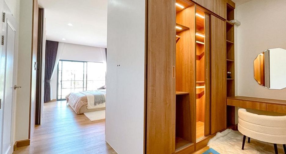 For sale 4 bedrooms house in Huay Yai, Pattaya