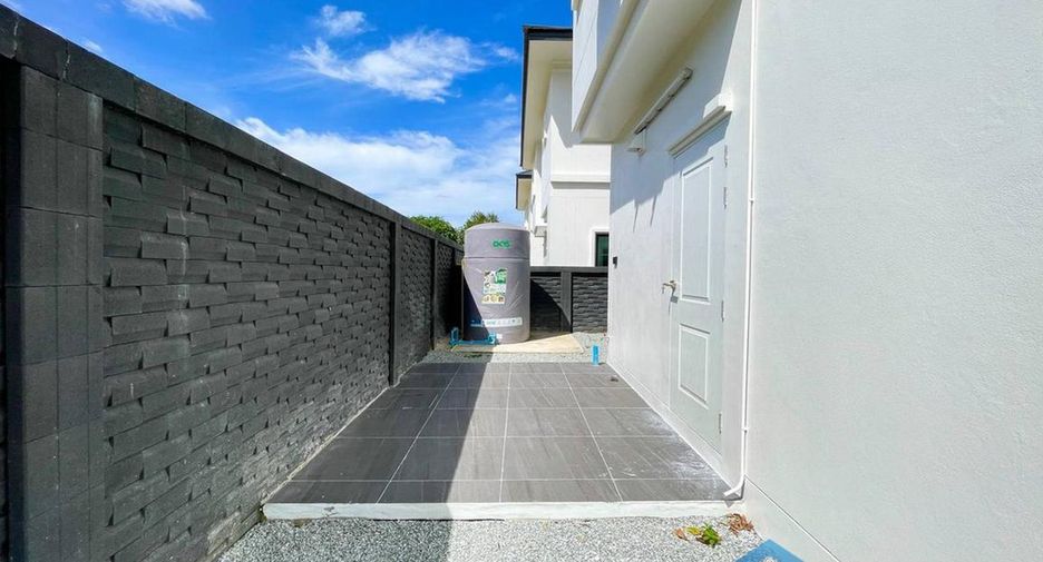 For sale 4 bedrooms house in Huay Yai, Pattaya
