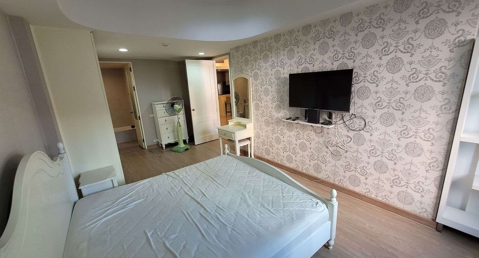 For rent 2 bedrooms condo in Khlong Toei, Bangkok