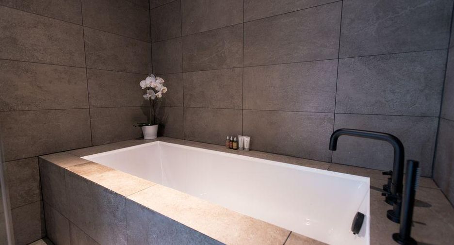For rent and for sale 2 bedrooms condo in Watthana, Bangkok