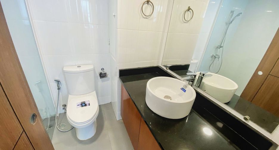 For rent 3 bedrooms condo in Watthana, Bangkok
