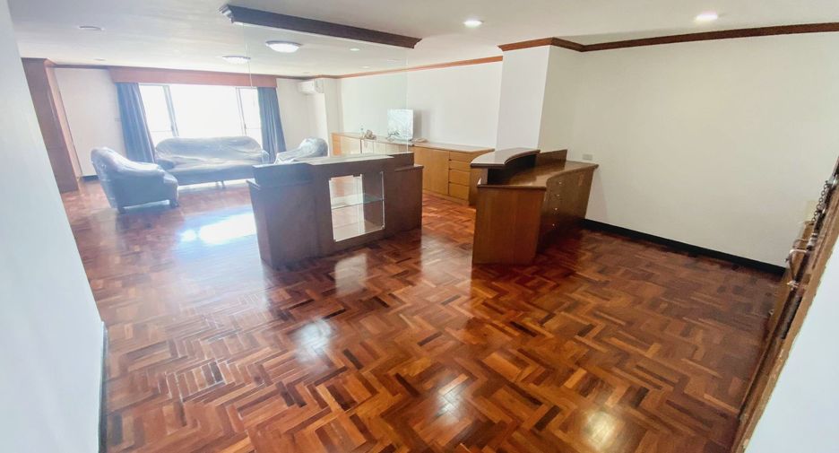 For rent 3 bedrooms condo in Watthana, Bangkok